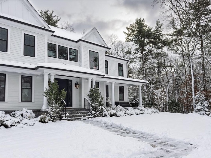 best practices to keep your lawn healthy in the winter